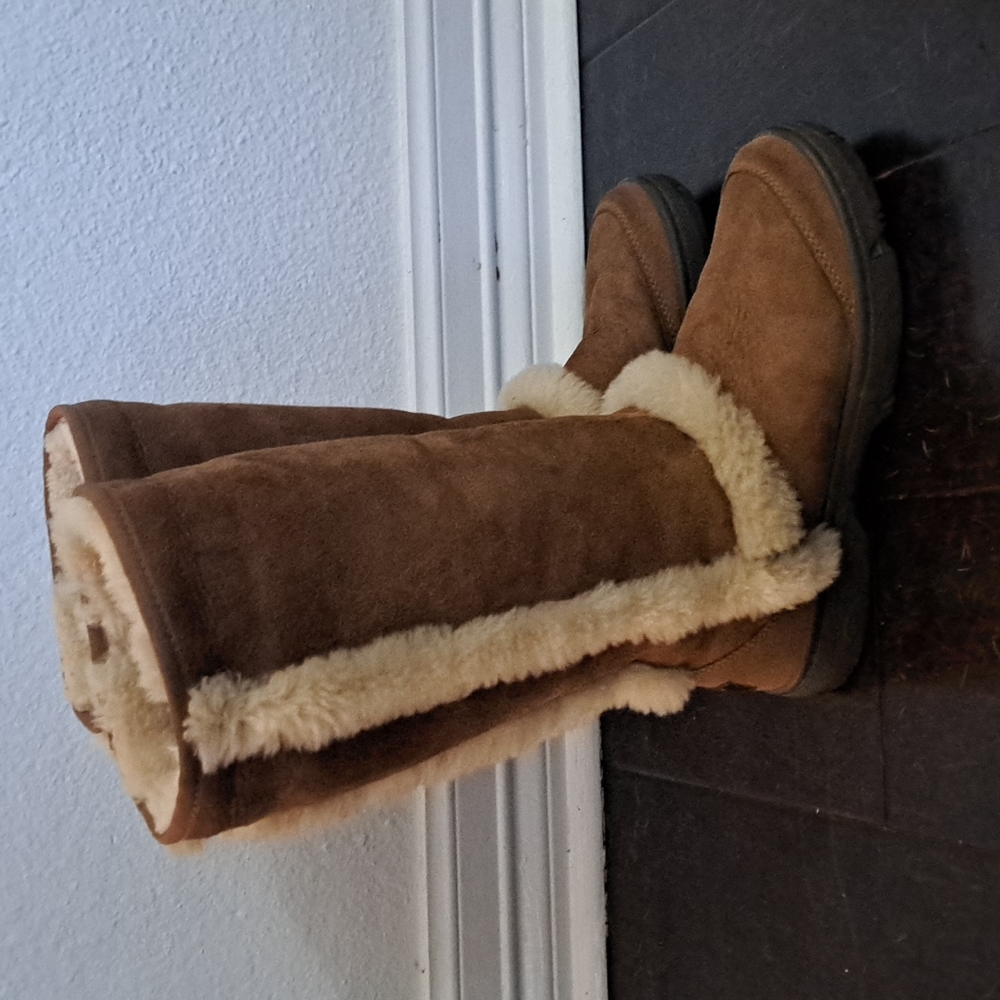 UGG Sunburst Tall sheepskin boots Chestnut Size 8 US